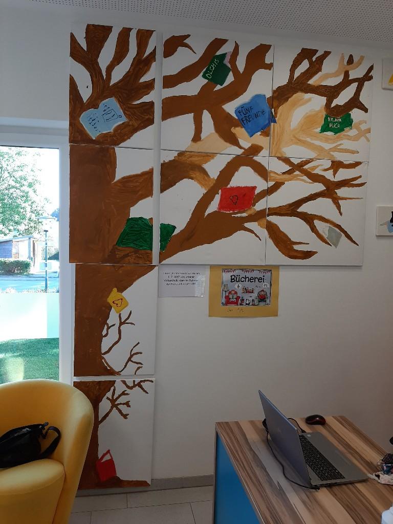 Rundgang in der Bibliothek